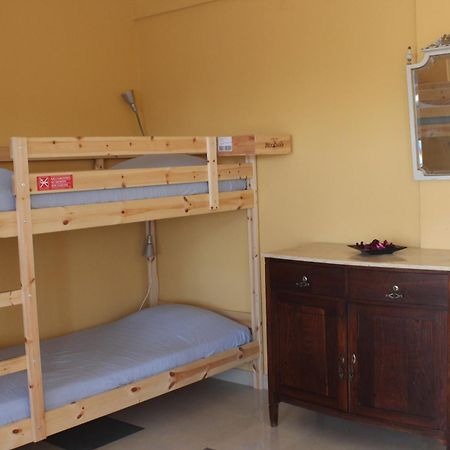 Ericeira Chill Hill Hostel & Private Rooms - Peach Garden Ruang foto
