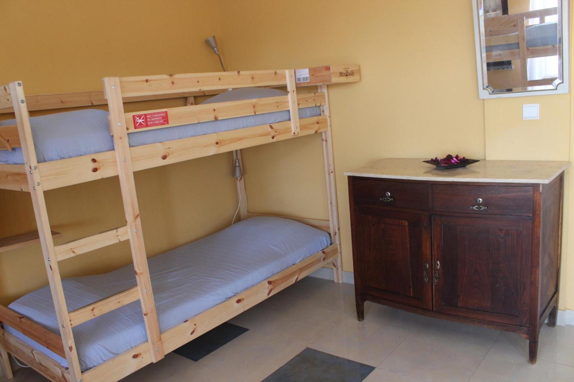 Ericeira Chill Hill Hostel & Private Rooms - Peach Garden Ruang foto
