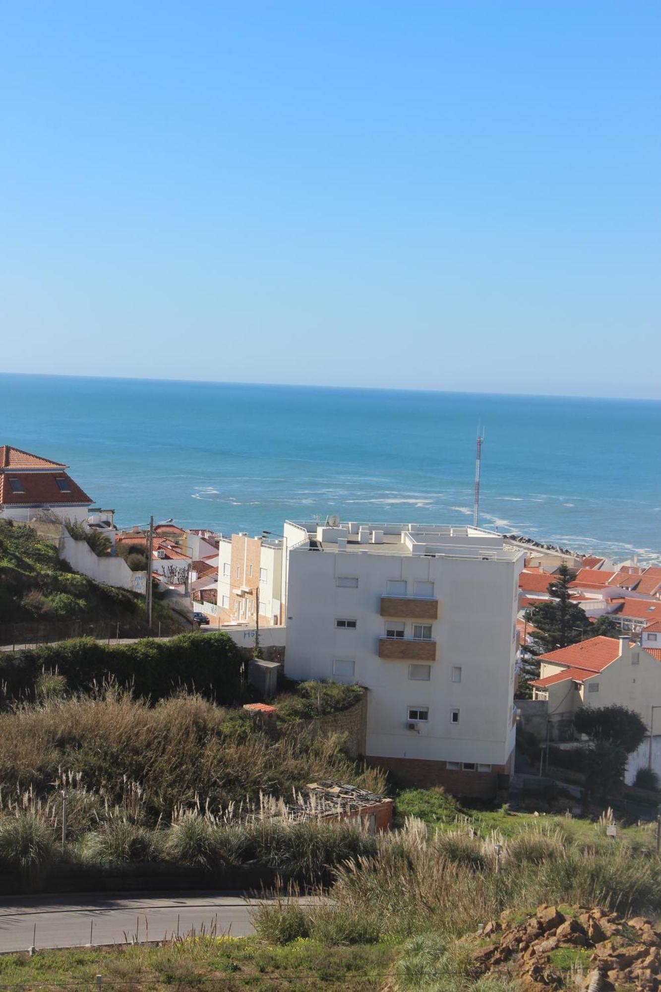 Ericeira Chill Hill Hostel & Private Rooms - Peach Garden Ruang foto