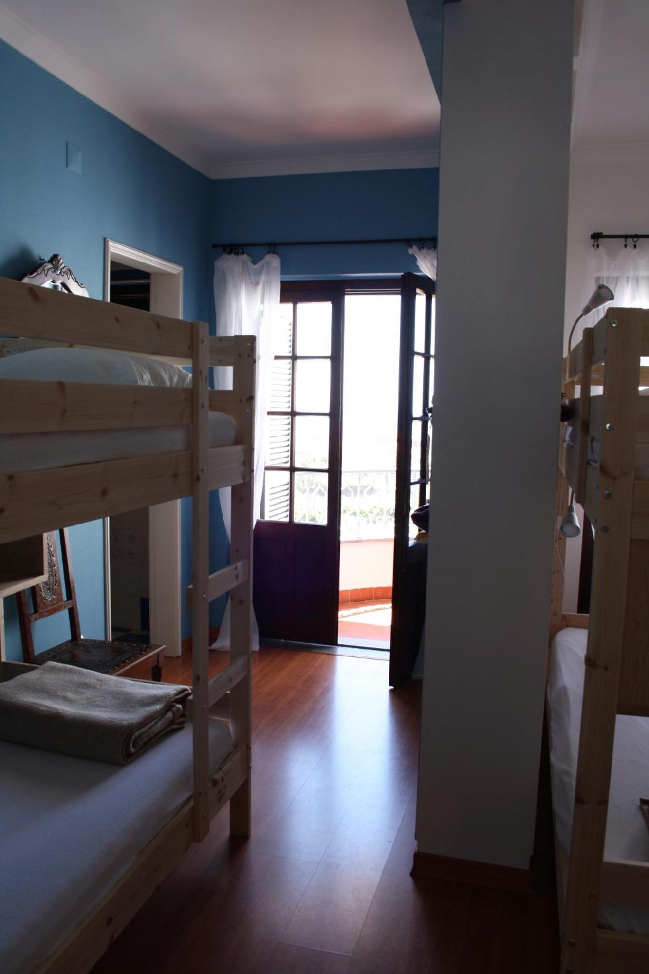 Ericeira Chill Hill Hostel & Private Rooms - Peach Garden Ruang foto