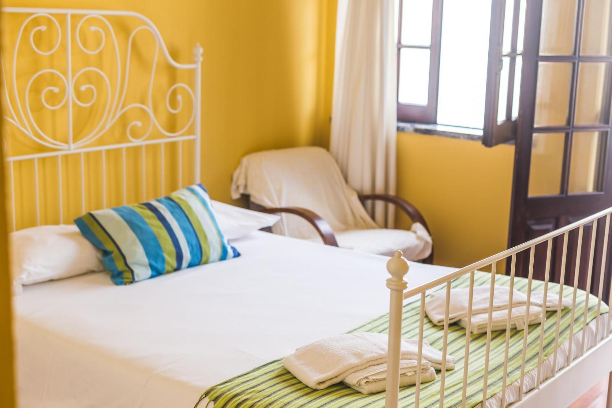 Ericeira Chill Hill Hostel & Private Rooms - Peach Garden Ruang foto